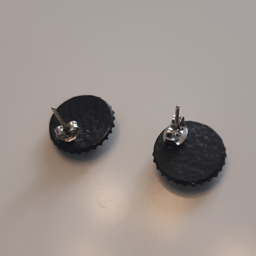 Earing - Picture 2 of 2
